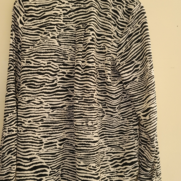 H & M Shirt - Picture 2 of 3